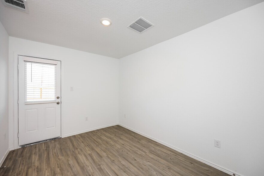 Building Photo - 8215 Piedra Medina