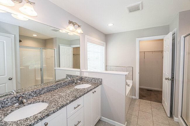 Building Photo - 987 Glenhaven Dr