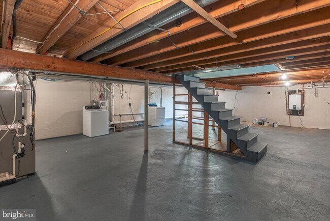 Building Photo - 248 Penncrest Dr