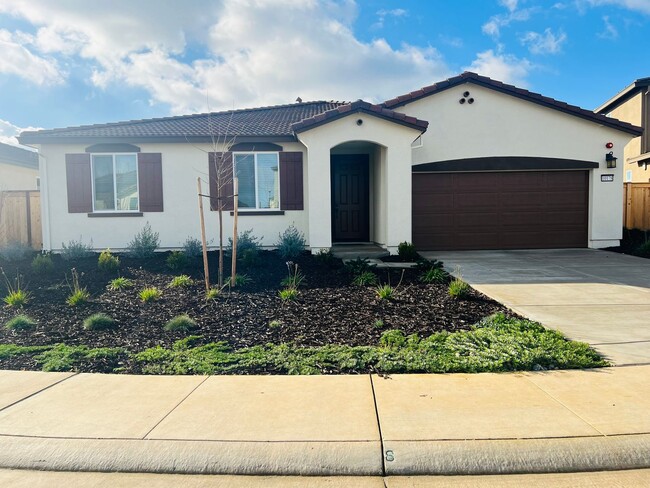 Primary Photo - Beautiful 4 bed/2 bath Meritage Home in El...
