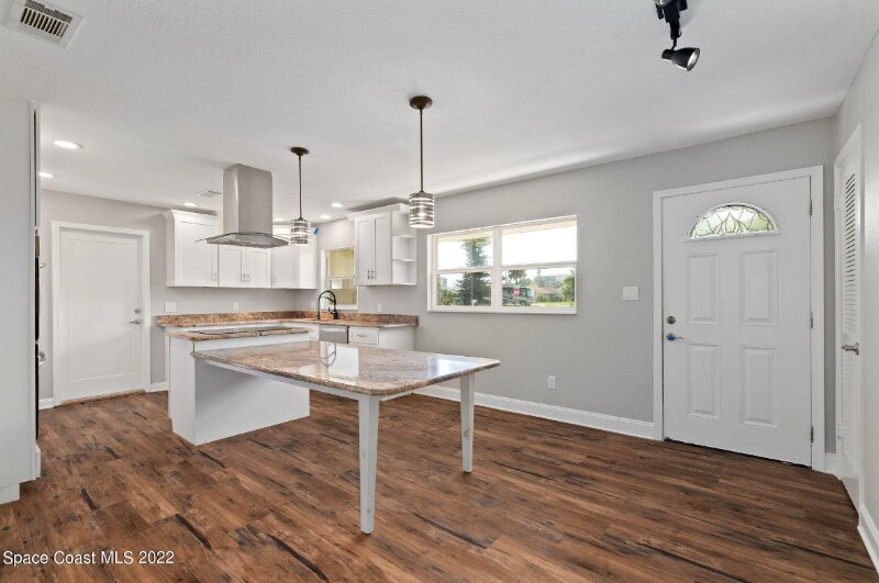 Building Photo - 200 Price Ct