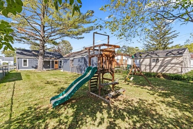 Building Photo - Beautifully Updated Ranch with large back ...
