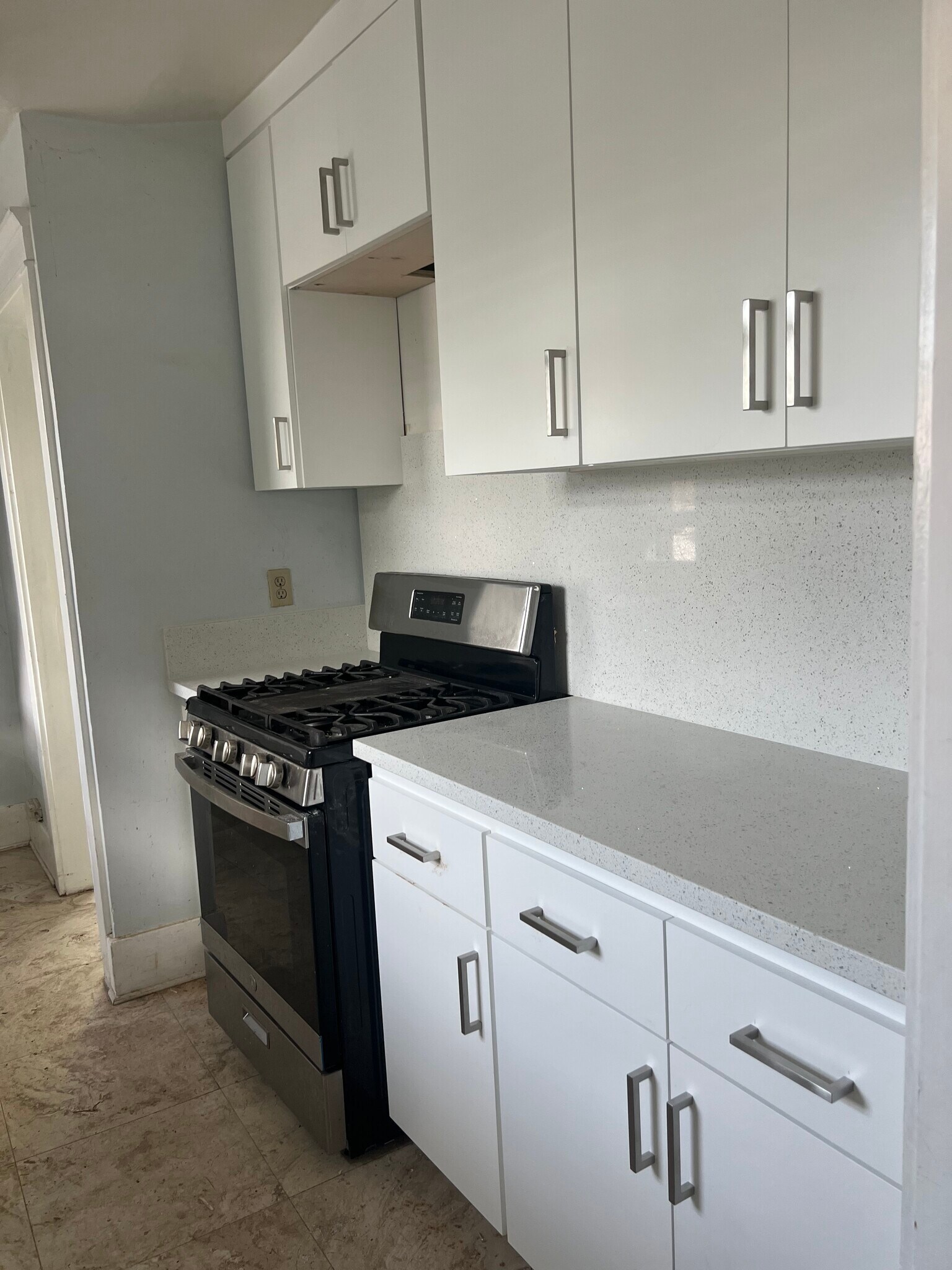 Building Photo - 3229 E 8th St