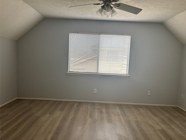 Building Photo - 402 Oak Harbor Dr