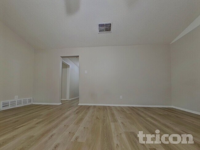 Building Photo - 6212 Douglas Dr