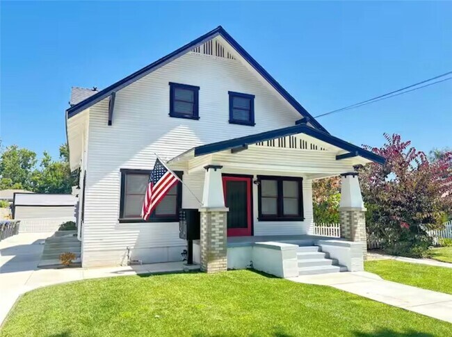 Primary Photo - 181 N Waverly St