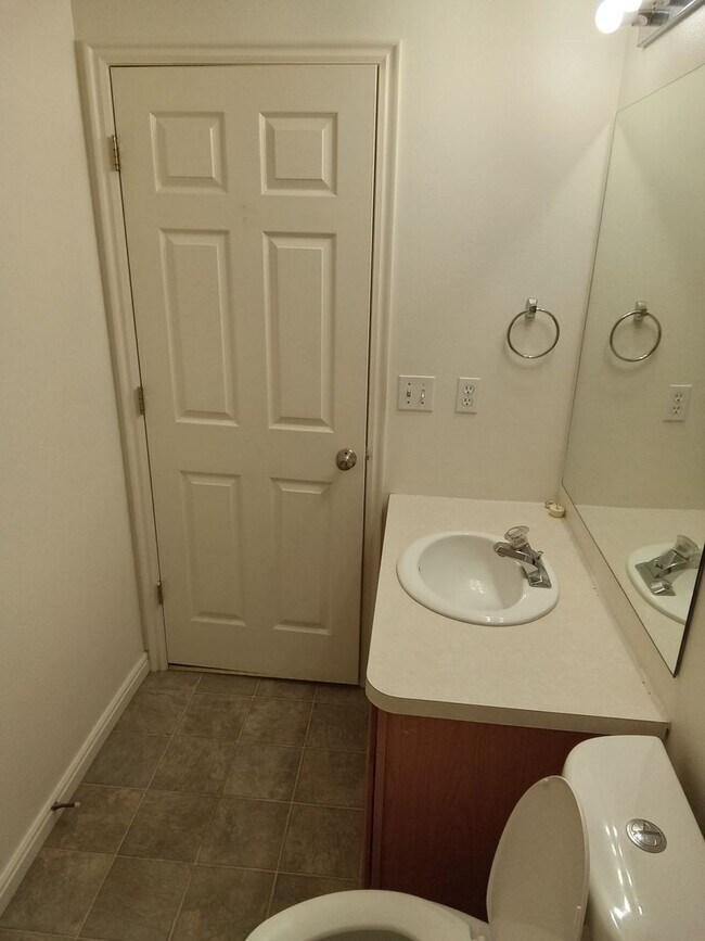 Building Photo - Willow Springs Condo