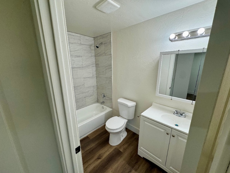 Building Photo - 1134 E Brown St