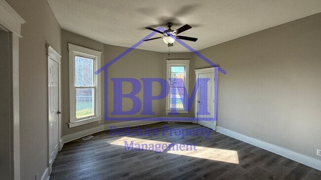 Building Photo - 313 N 15th St