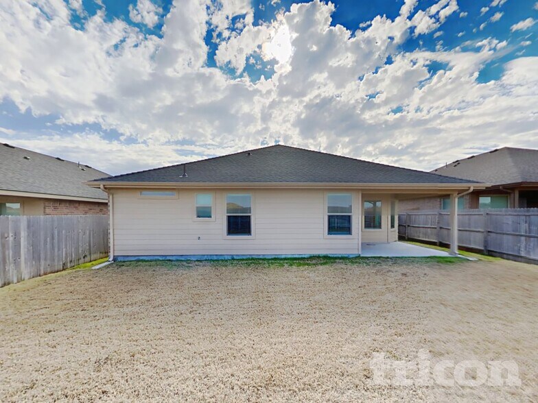 Building Photo - 304 Foxhunter St