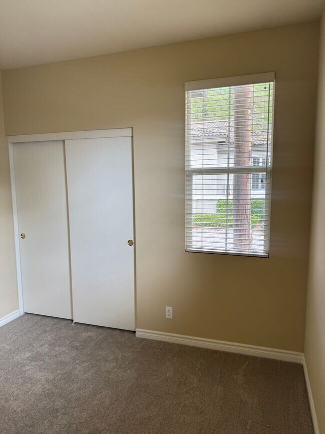 Building Photo - Beautiful 2 Bedroom/2 Bathroom + Bonus Room in Gated Community