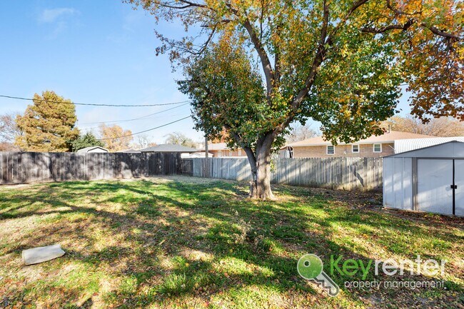 Building Photo - NOVEMBER FREE RENT!! Spacious 4-Bedroom / 2-Bath Home in Wichita Move-In Ready