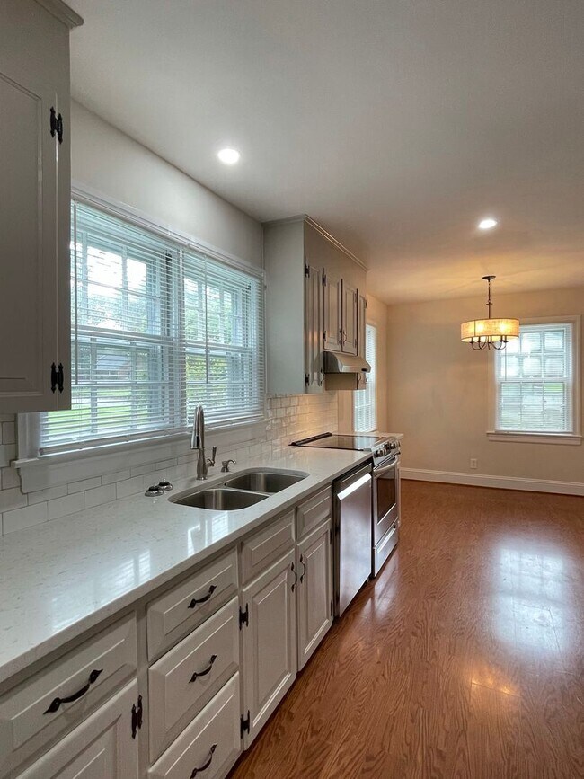 Building Photo - Everything you’ve been dreaming of is here. Lease today!