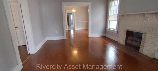 Building Photo - Charming Bungalow Near Downtown – Pet Frie...