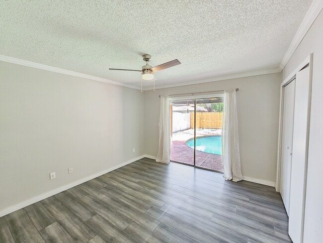 Building Photo - 608 Tangerine Ave