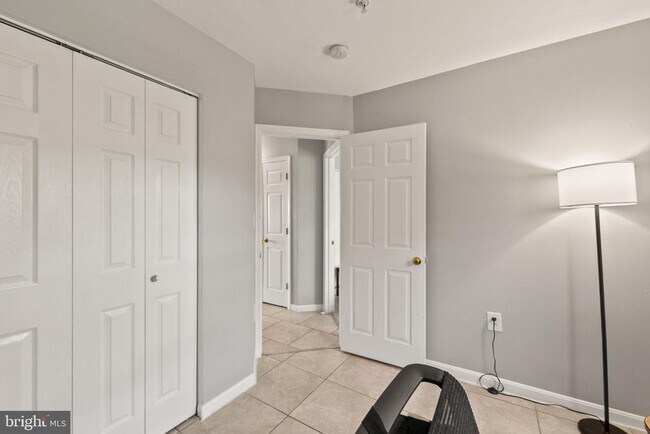 Building Photo - 1830 Webster Pl SE