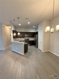 Building Photo - 2222 Avery Village