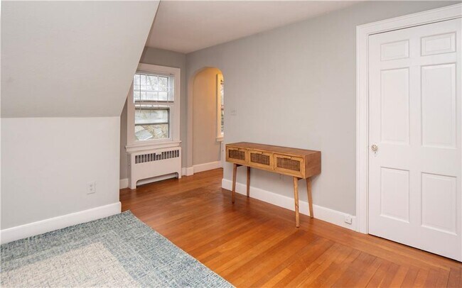 Building Photo - 118 Ruggles Ave