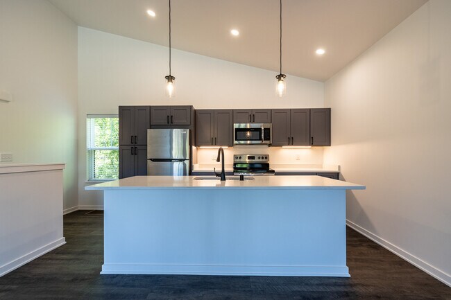 Building Photo - 1920 Edwards St