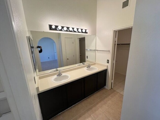 Building Photo - 8057 S Carbury Way