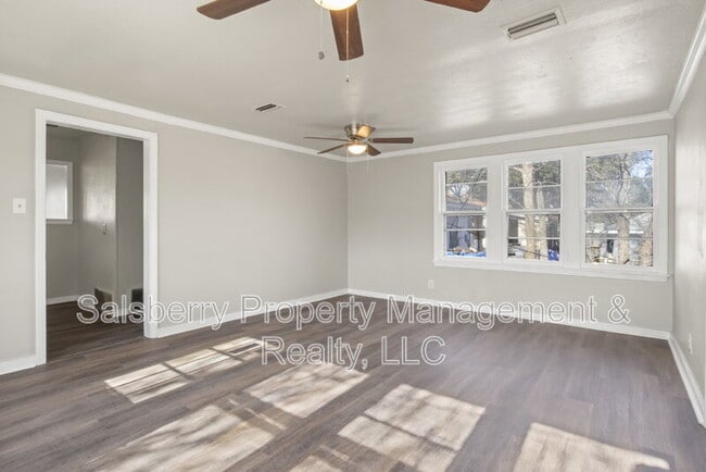 Building Photo - 320 NE 31st St