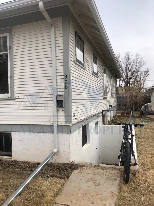Building Photo - Basement Studio Apartment