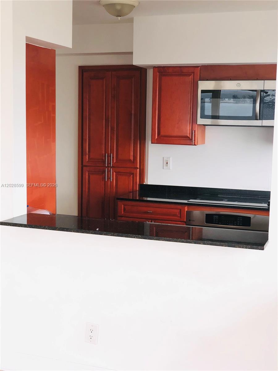 Building Photo - 1430 Brickell Bay Dr