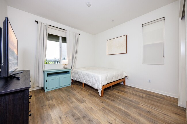 Building Photo - Lighthouse Community 4 Bedroom Home - Ocea...