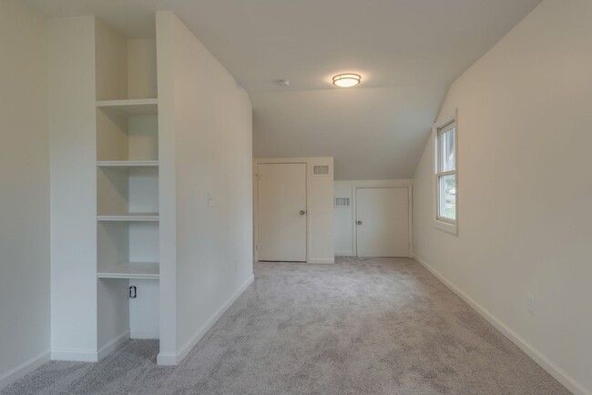 Building Photo - 3 Bed, 2 Bath Home in Prime Sylvan Park Lo...