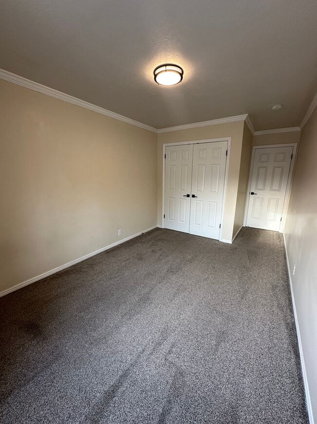 Building Photo - GET $500 OFF THE FIRST MONTHS RENT!!!