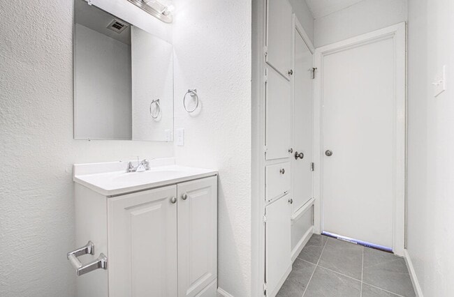 Building Photo - 1306 Bonnie Brae St