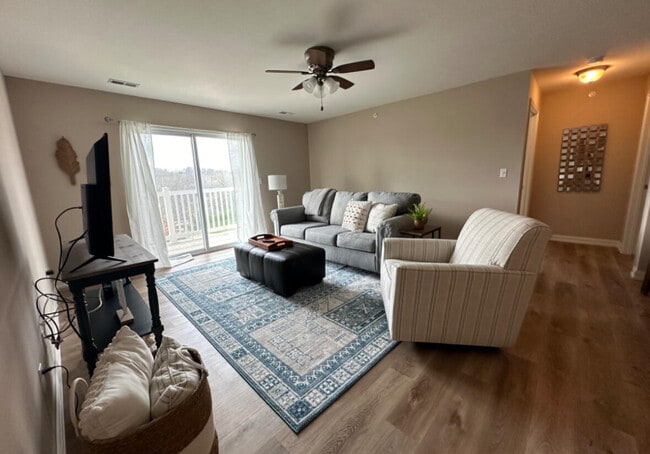 Building Photo - 2212 Chapel Hill Rd