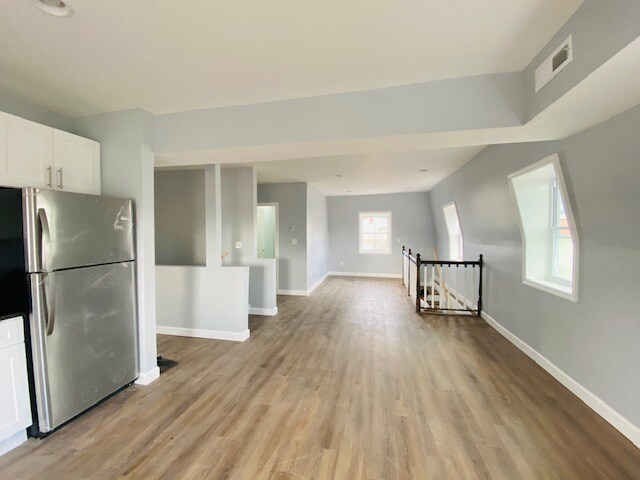 Building Photo - 272 William St