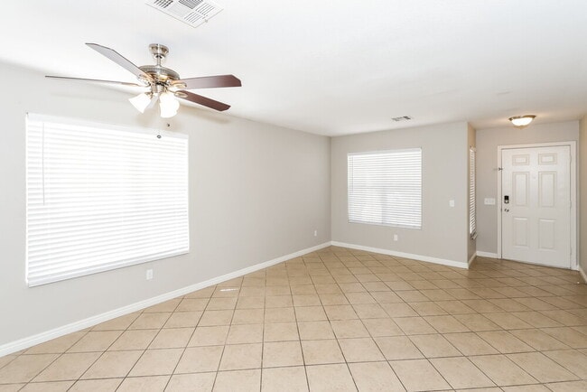 Building Photo - 995 River Walk Ct