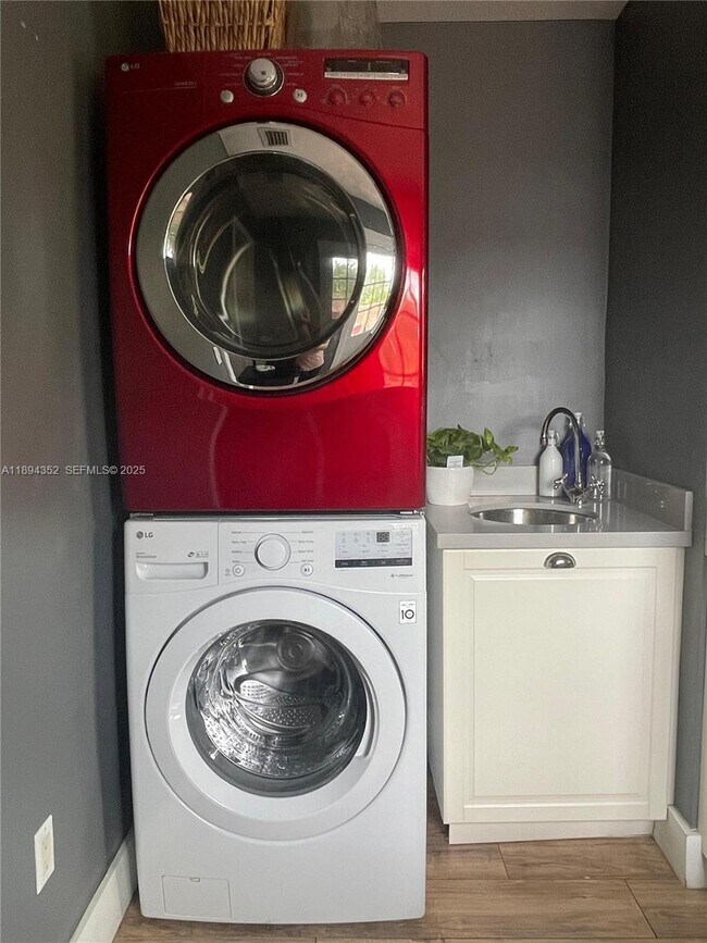 Building Photo - 8301 SW 27th Terrace