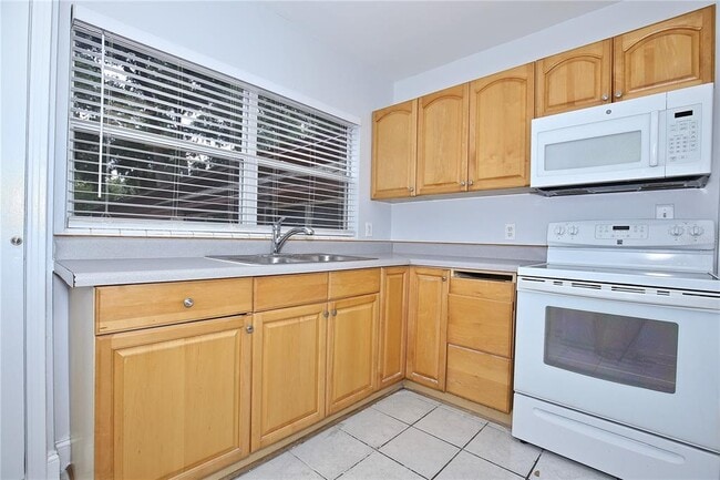 Building Photo - 1808 Delaney Ave