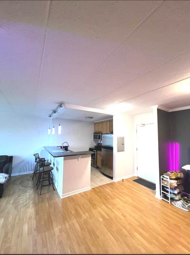 Building Photo - 1 One Renaissance Pl