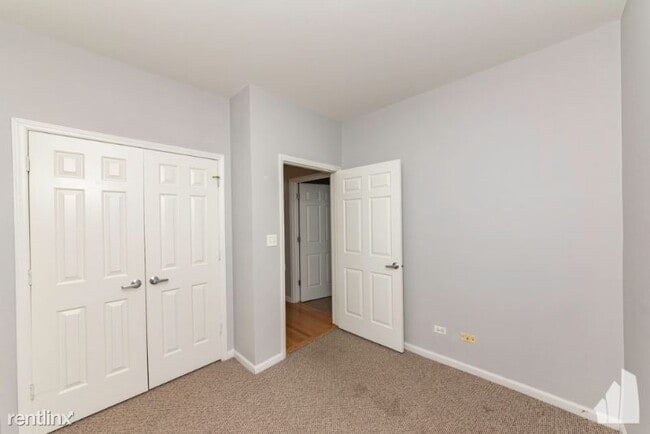 Building Photo - 1321 N Burling St