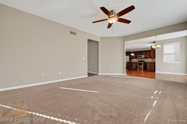 Building Photo - 699 Bay Pointe Dr