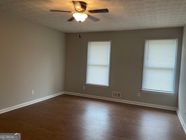 Building Photo - 60 Sentry Oak Ct
