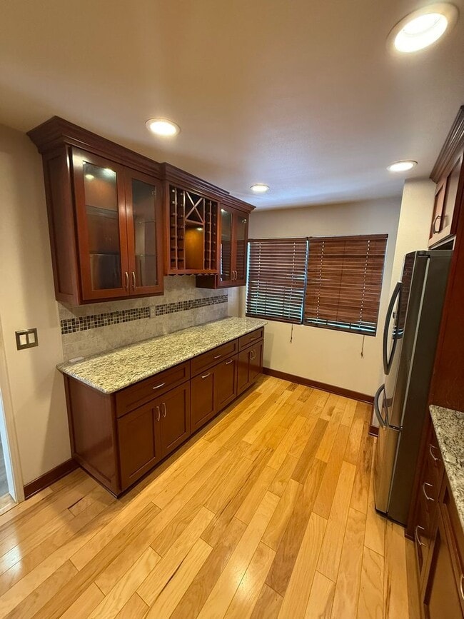 Building Photo - Amazing South Pasadena Condo in Prime Location!