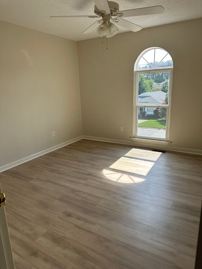 Building Photo - 3891 Almon Dr