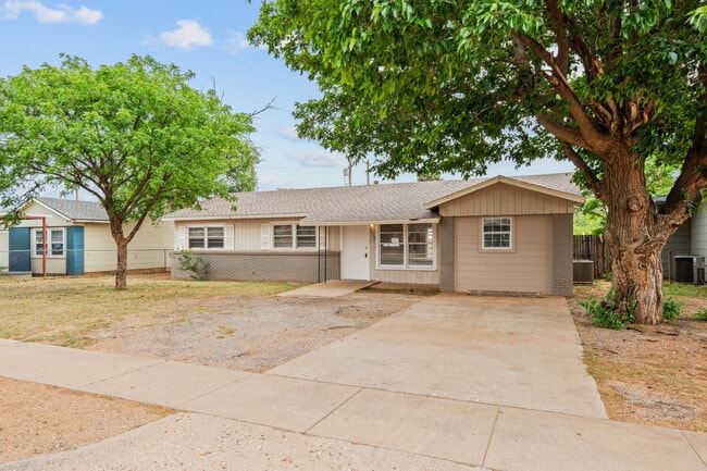 Building Photo - *FREE FIRST MONTH’S RENT* Updated Home with Gorgeous Floors & Large Backyard