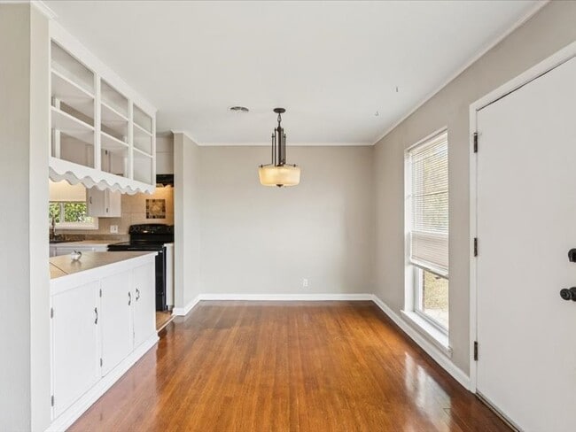 Building Photo - 2607 S Maplewood Ave