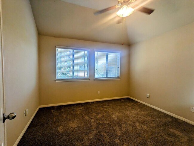 Building Photo - 242 Rock Bluff Ln