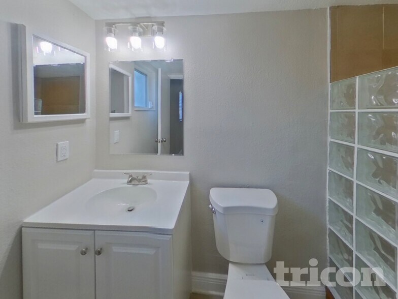 Building Photo - 201 85th Ave N