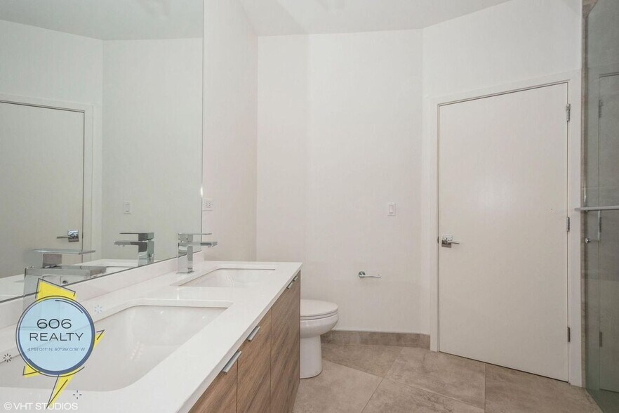 Building Photo - 3462 N Lincoln Ave