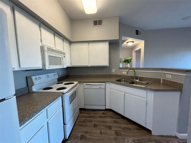 Building Photo - 2320 Gracy Farms Ln