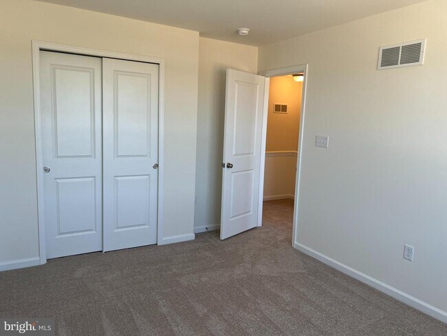 Building Photo - 756 Rosler Wy