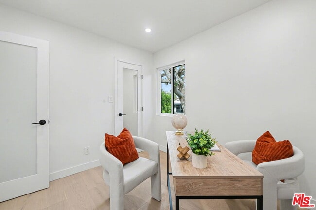 Building Photo - 2831 Overland Ave